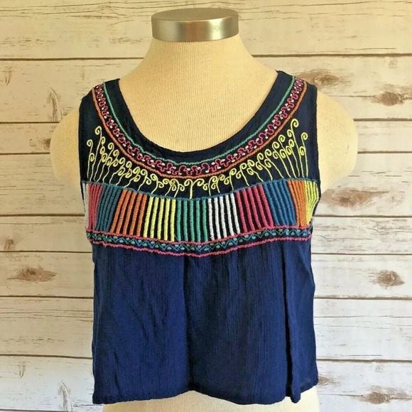 FUN & FLIRT Women Sleeveless Pull-Over Embroidered Blue Crop Top Shirt Sz M NWT - Picture 1 of 11